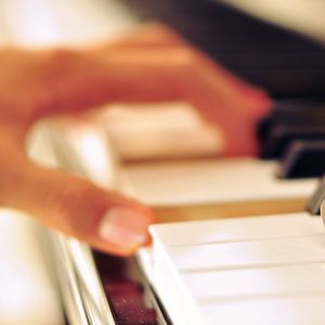 穿着婚纱被强奸新娘的三级片
